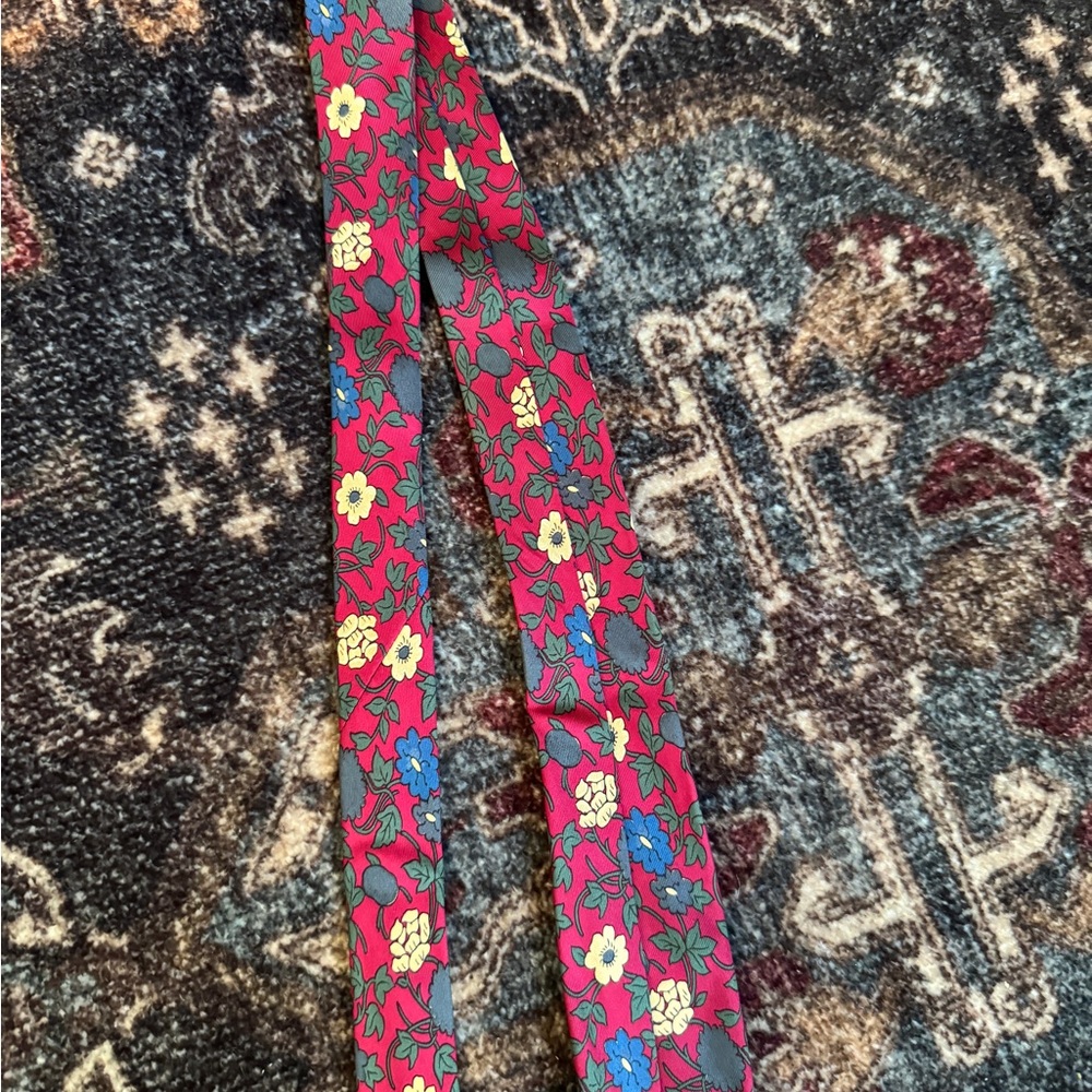Vintage Hermes purple/red and Floral Patterned Tie (7332 EA) - Picture 8 of 10